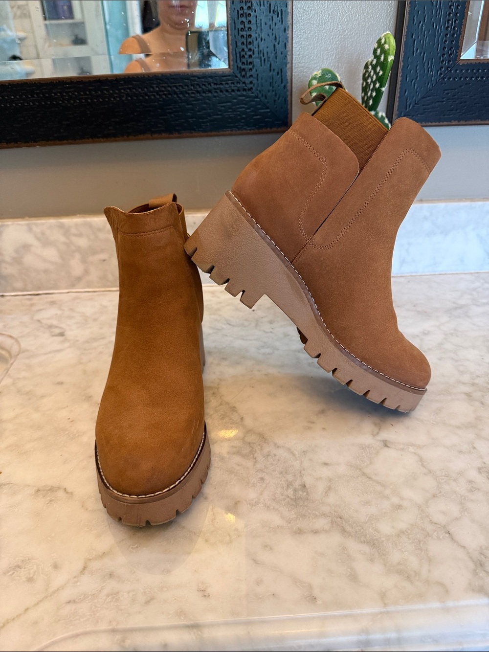 Blondo Light Brown Suede Chelsea Ankle Boots - Fully Waterproof Size 6.5